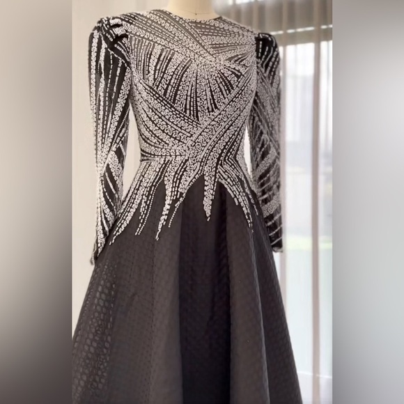 Black beaded gown - Picture 4 of 4
